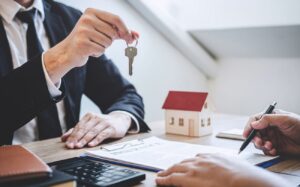 Mettre un bien en garantie : quelles précautions prendre ?
